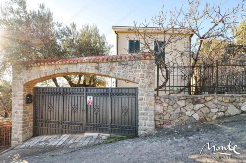 Sale, house, 100m², Katun Reževići, Budva