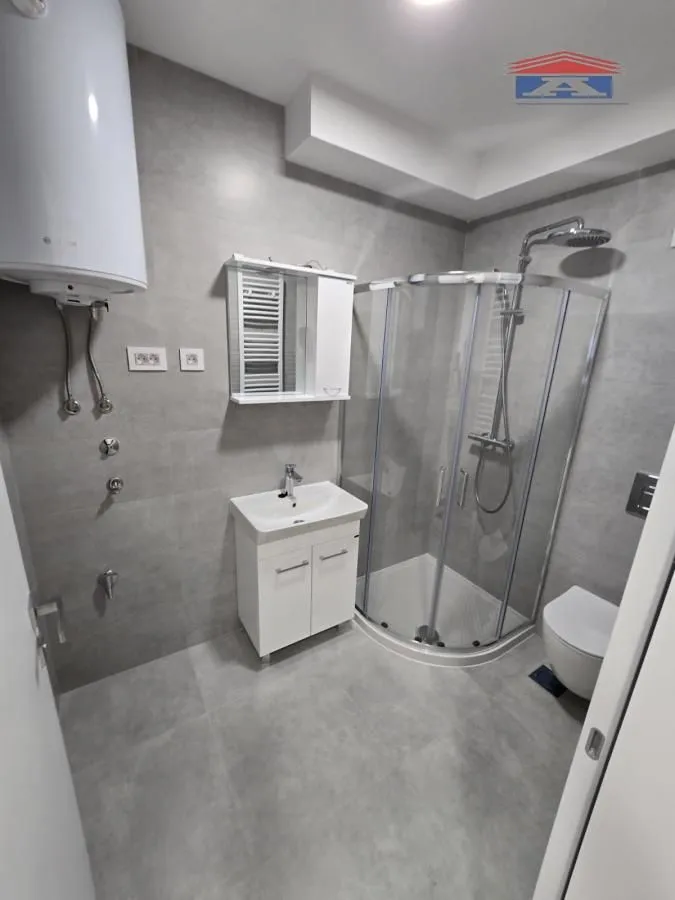 Izdavanje, dvosoban stan, 42m², Podbara, Novi Sad Sve Podlokacije