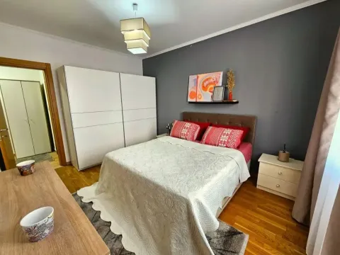 Rent, one bedroom apartment, 53m², Blok 6, Podgorica - image 8