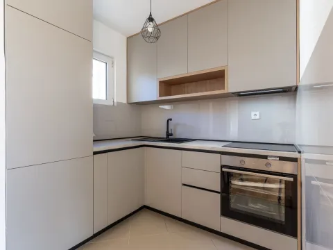 Izdavanje, dvosoban stan, 50m², Bečići, Budva - image 7