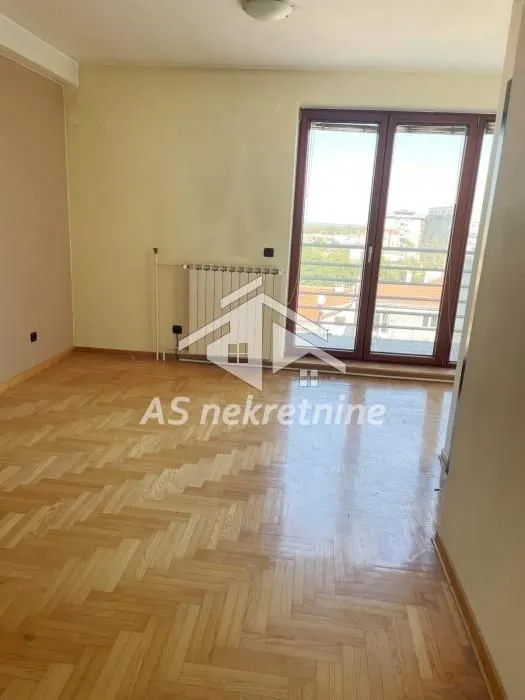 Izdavanje, stan, 207m², Kalenić Pijaca, Vračar Sve Podlokacije