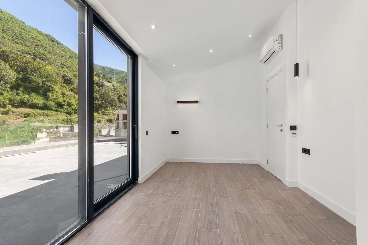 Prodaja, dvosoban stan, 153m², Tivat, Crna Gora