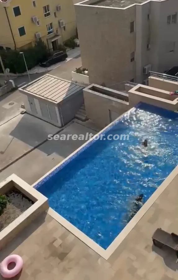 Prodaja, dvosoban stan, 117m², Centar, Tivat