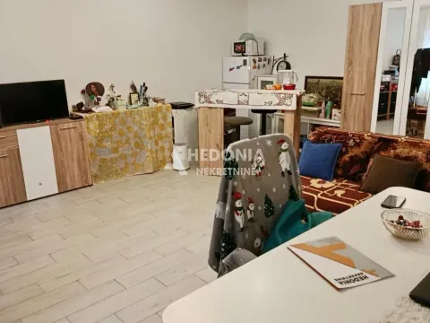 Sale, two bedroom apartment, 64m², Zemun Centar, Zemun Sve Podlokacije - image 2