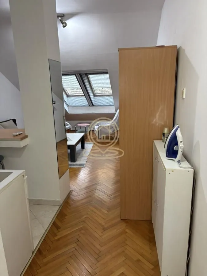 Izdavanje, garsonjera, 26m², Centar, Novi Sad