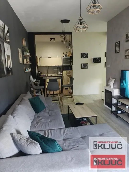 Sale, three bedroom apartment, 70m², Bulevar Oslobodjenja, Novi Sad Sve Podlokacije