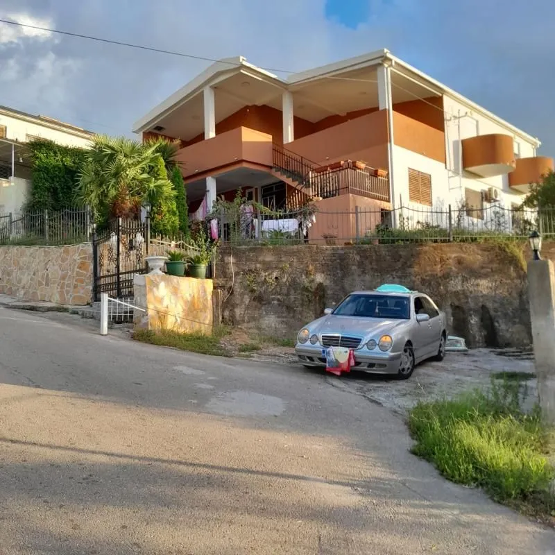 Prodaja, kuća, 400m², Bar, Crna Gora
