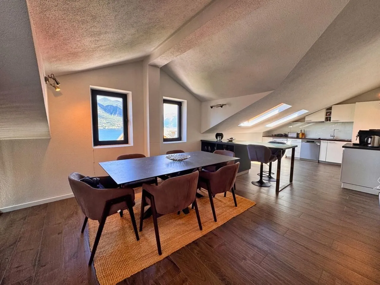 Prodaja, dvosoban stan, 82m², Dobrota, Kotor