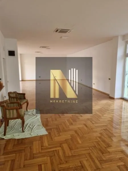 Rent, office space, 420m², Centar, Novi Sad