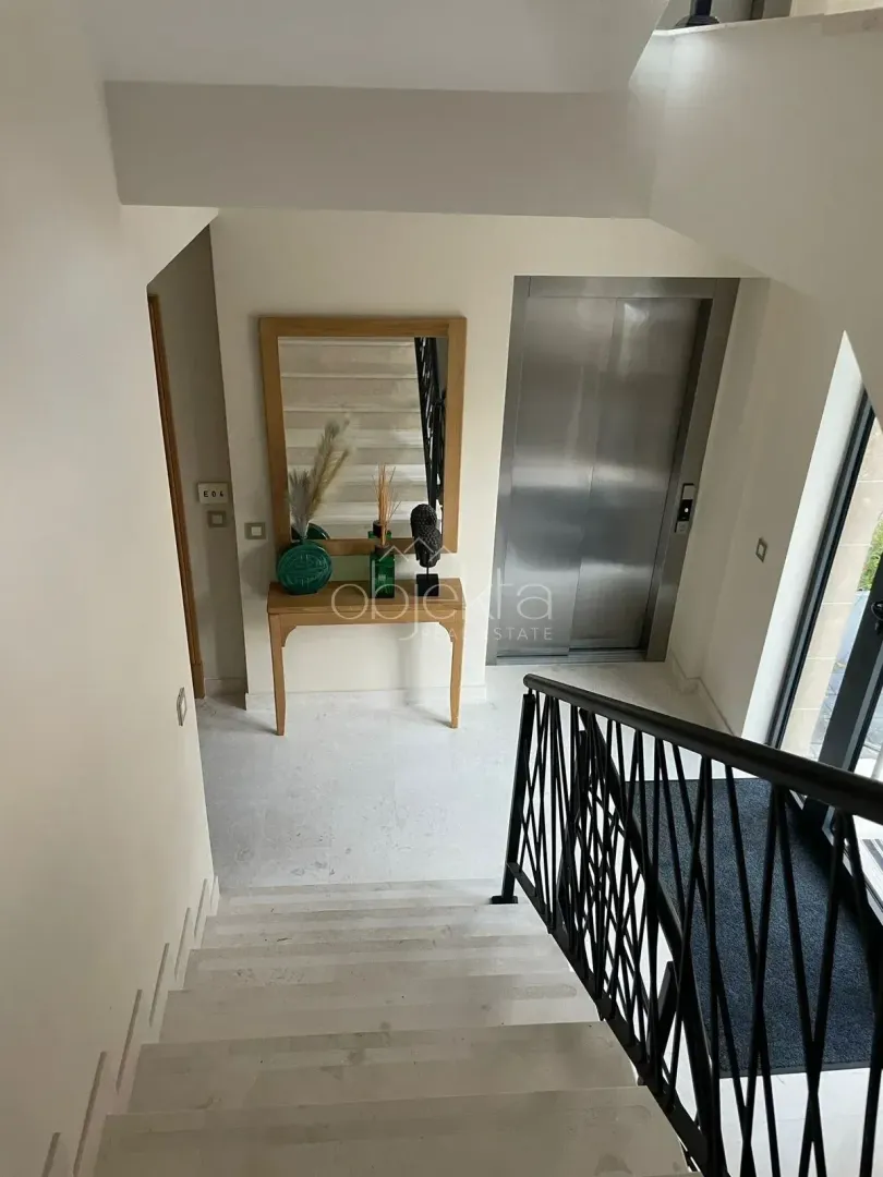 Prodaja, dvosoban stan, 103m², Tivat, Crna Gora