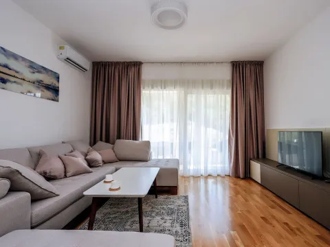 Daily-rent, three bedroom apartment, 67m², Bečići, Budva - image 12
