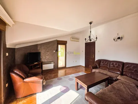 Prodaja, trosoban stan, 80m², Stari Aerodrom, Podgorica - image 2