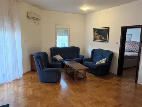 Izdavanje, dvosoban stan, 65m², Krivi Most, Podgorica