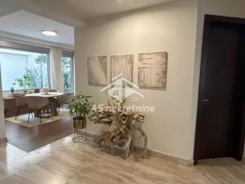 Izdavanje, četvorosoban stan, 160m², Vračar Hram, Vračar Sve Podlokacije - image 3
