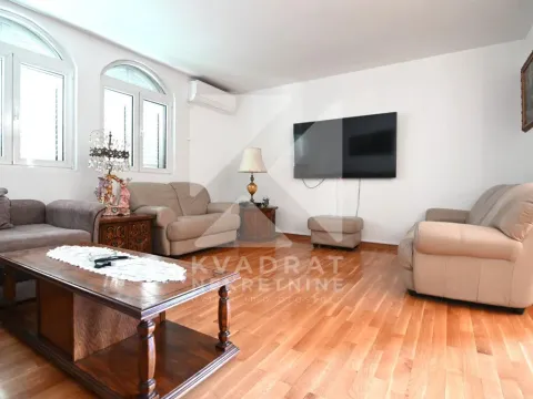 Rent, house, 400m², Zlatica, Podgorica - image 4