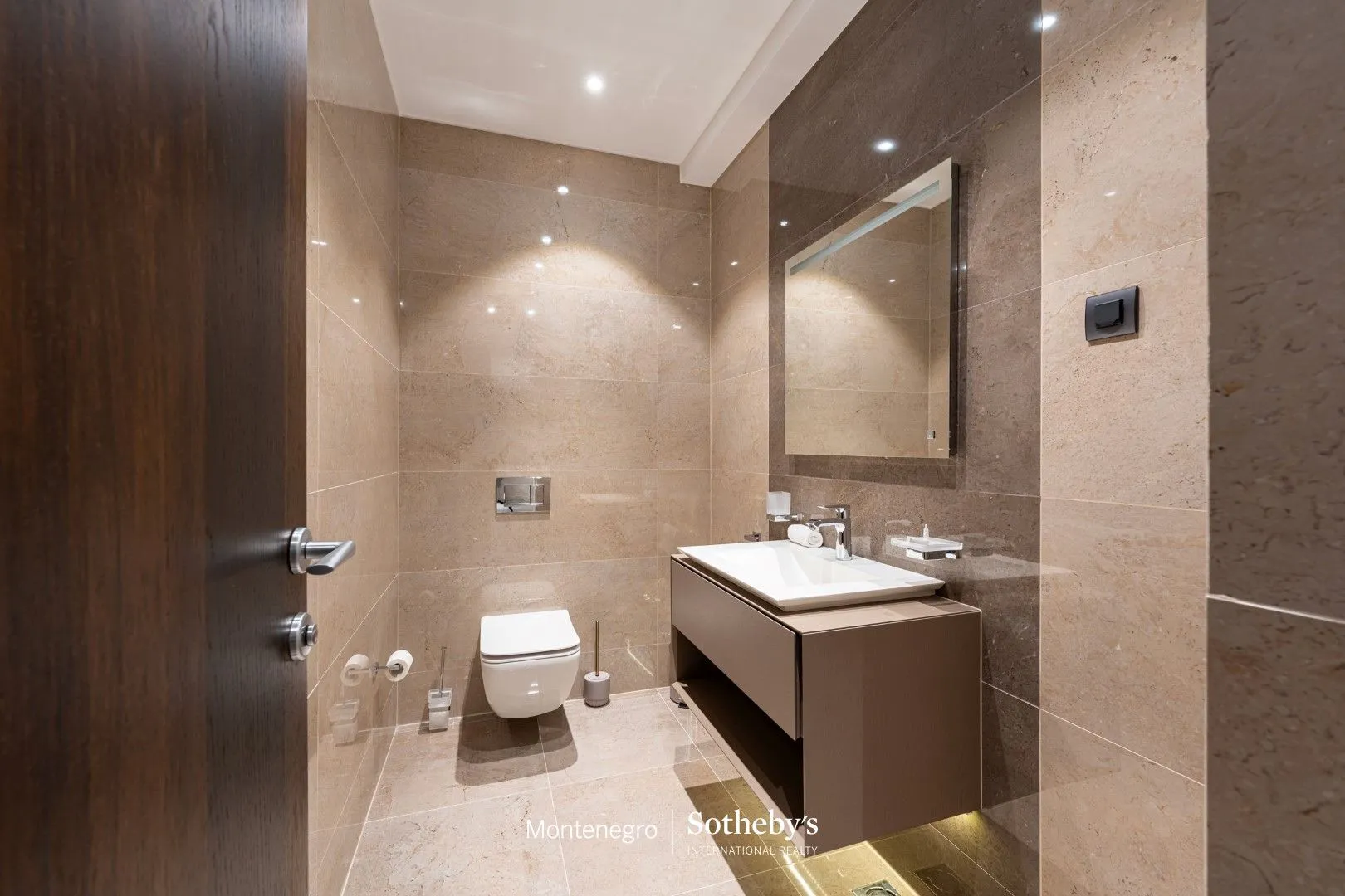 Prodaja, dvosoban stan, 300m², Đuraševići, Tivat