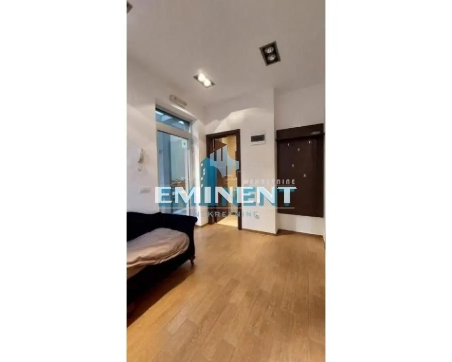 Sale, office space, 28m², Crveni Krst, Beograd