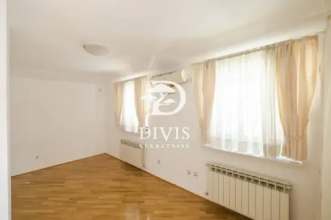 Izdavanje, kuća, 270m², Voždovac Sve Podlokacije, Beograd - image 14