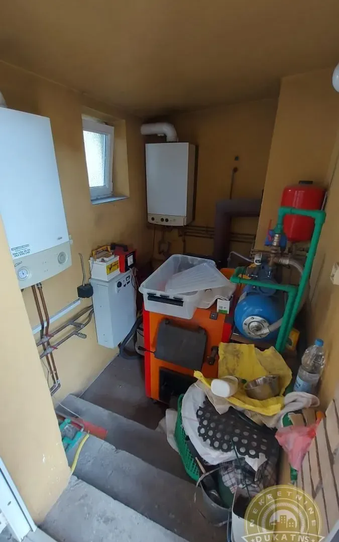 Prodaja, kuća, 340m², Veternik, Novi Sad Sve Podlokacije