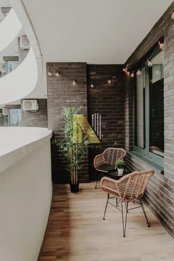 Izdavanje, dvosoban stan, 45m², Centar, Novi Sad