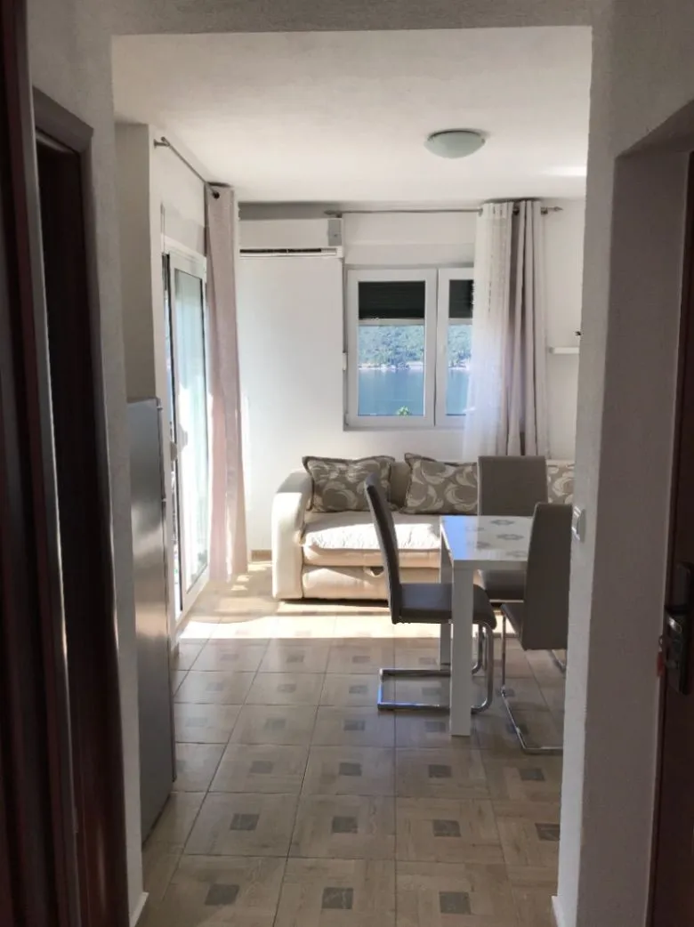 Izdavanje, jednosoban stan, 35m², Đenovići, Herceg Novi