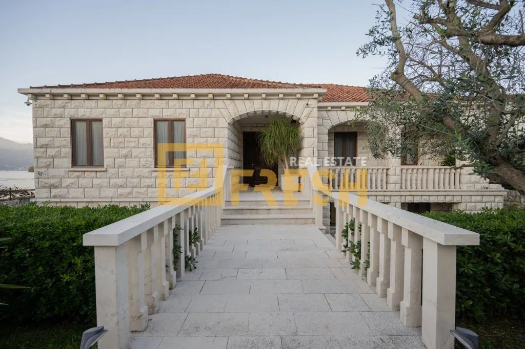 Prodaja, kuća, 300m², Tivat, Crna Gora