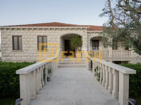Prodaja, kuća, 300m², Tivat, Crna Gora - image 36