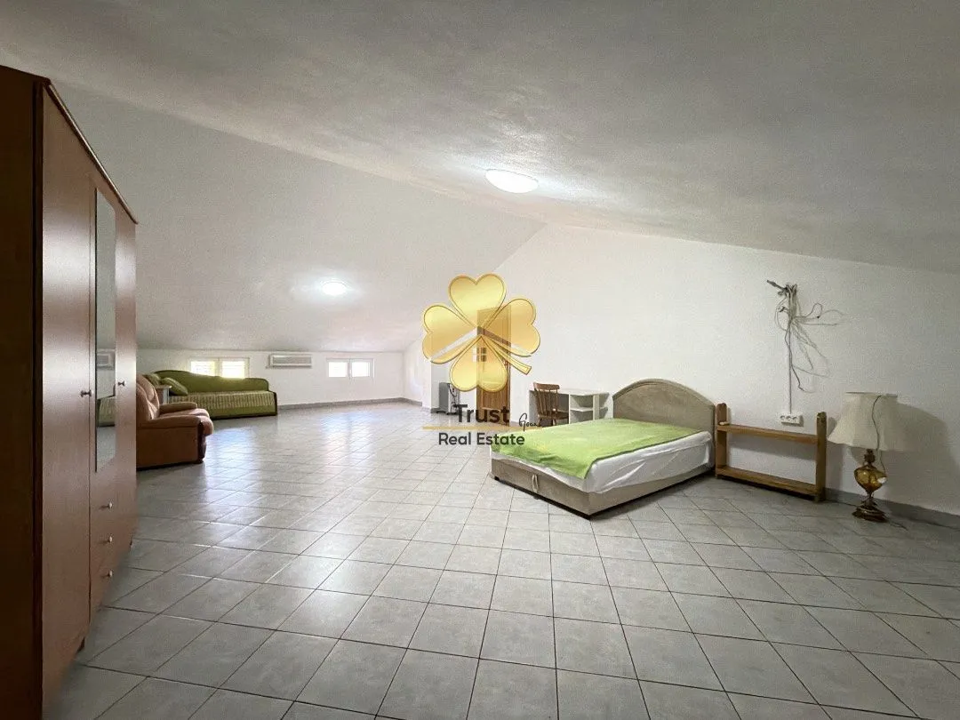 Izdavanje, kuća, 400m², Zlatica, Podgorica