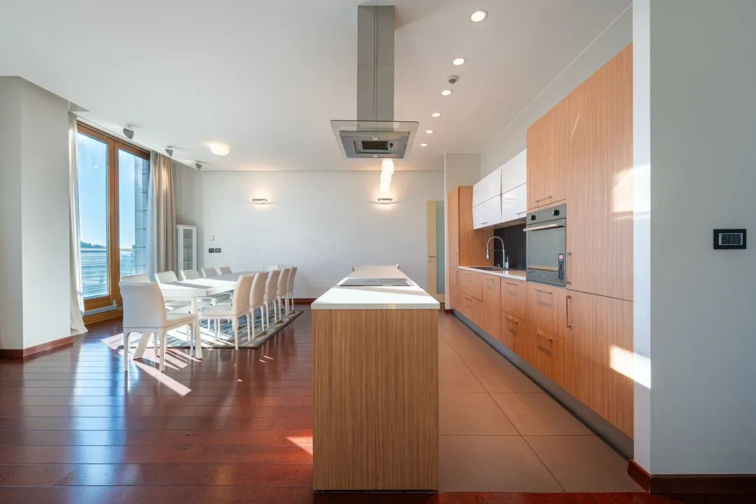 Rent, three bedroom apartment, 204m², Kod Capital Plaze, Podgorica