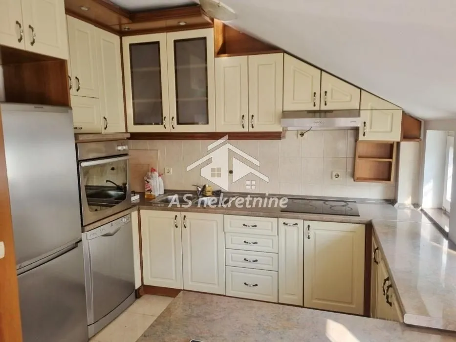 Rent, apartment, 130m², Čukarica, Beograd