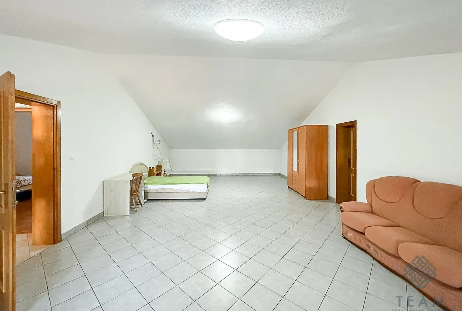 Rent, house, 400m², Zlatica, Podgorica