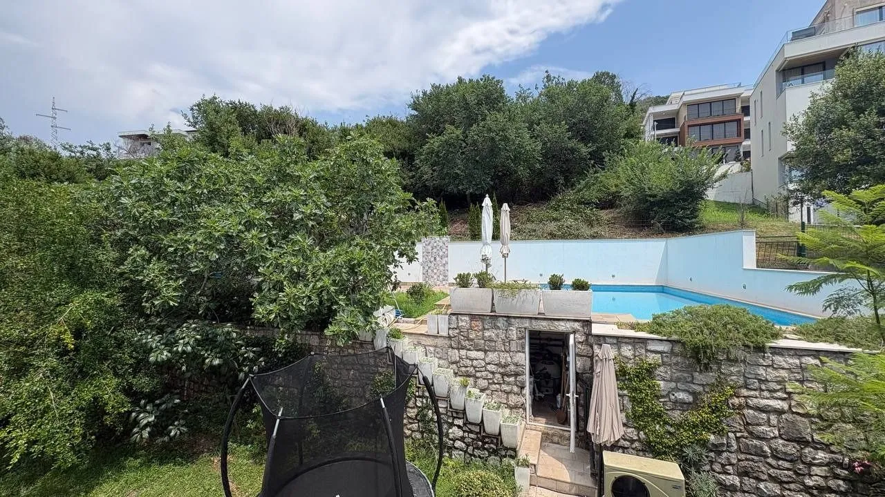 Rent, two bedroom apartment, 100m², Tivat, Crna Gora