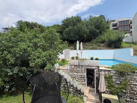 Rent, two bedroom apartment, 100m², Tivat, Crna Gora - image 18