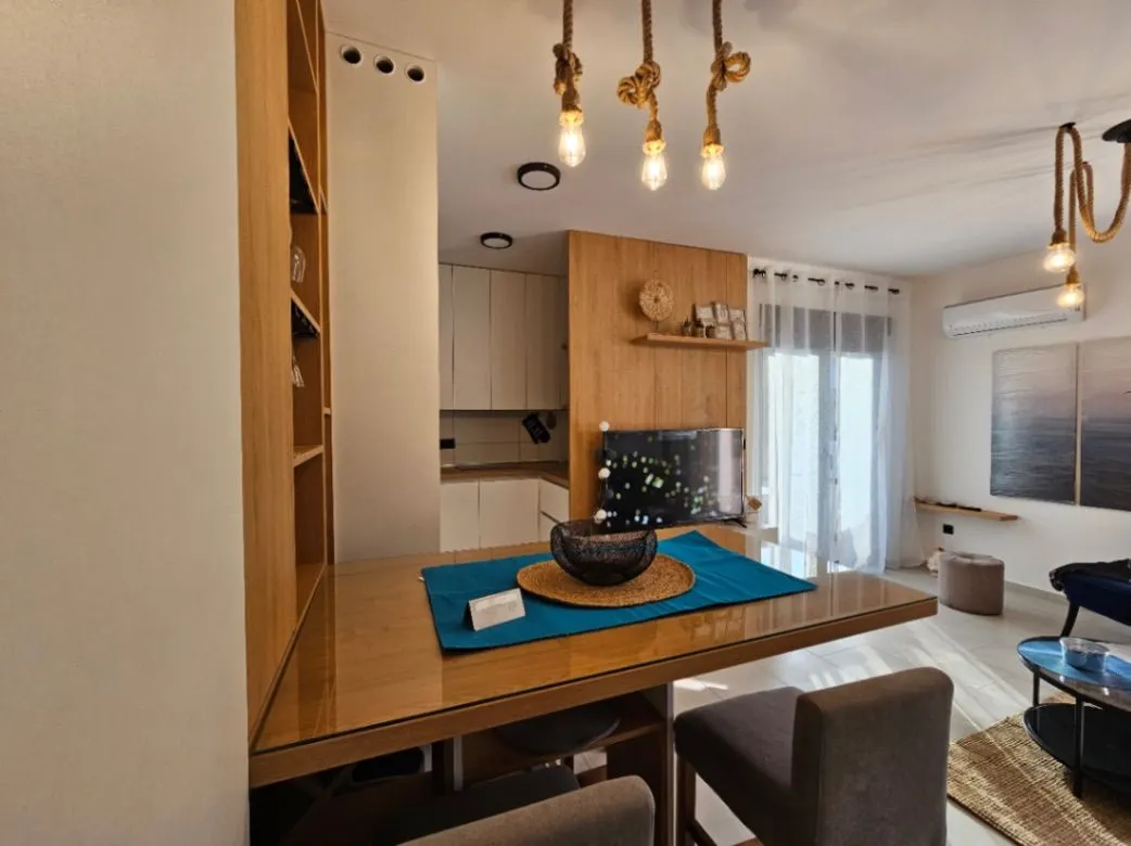 Izdavanje, jednosoban stan, 54m², Bijela, Herceg Novi