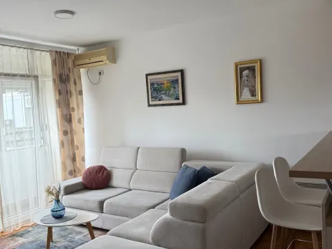 Izdavanje, dvosoban stan, 56m², City Kvart, Podgorica - image 2