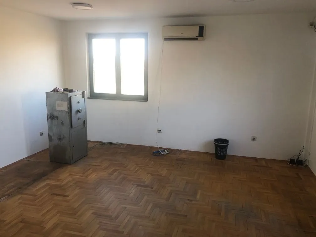 Rent, office space, 1300m², Krnjaca, Palilula Sve Podlokacije