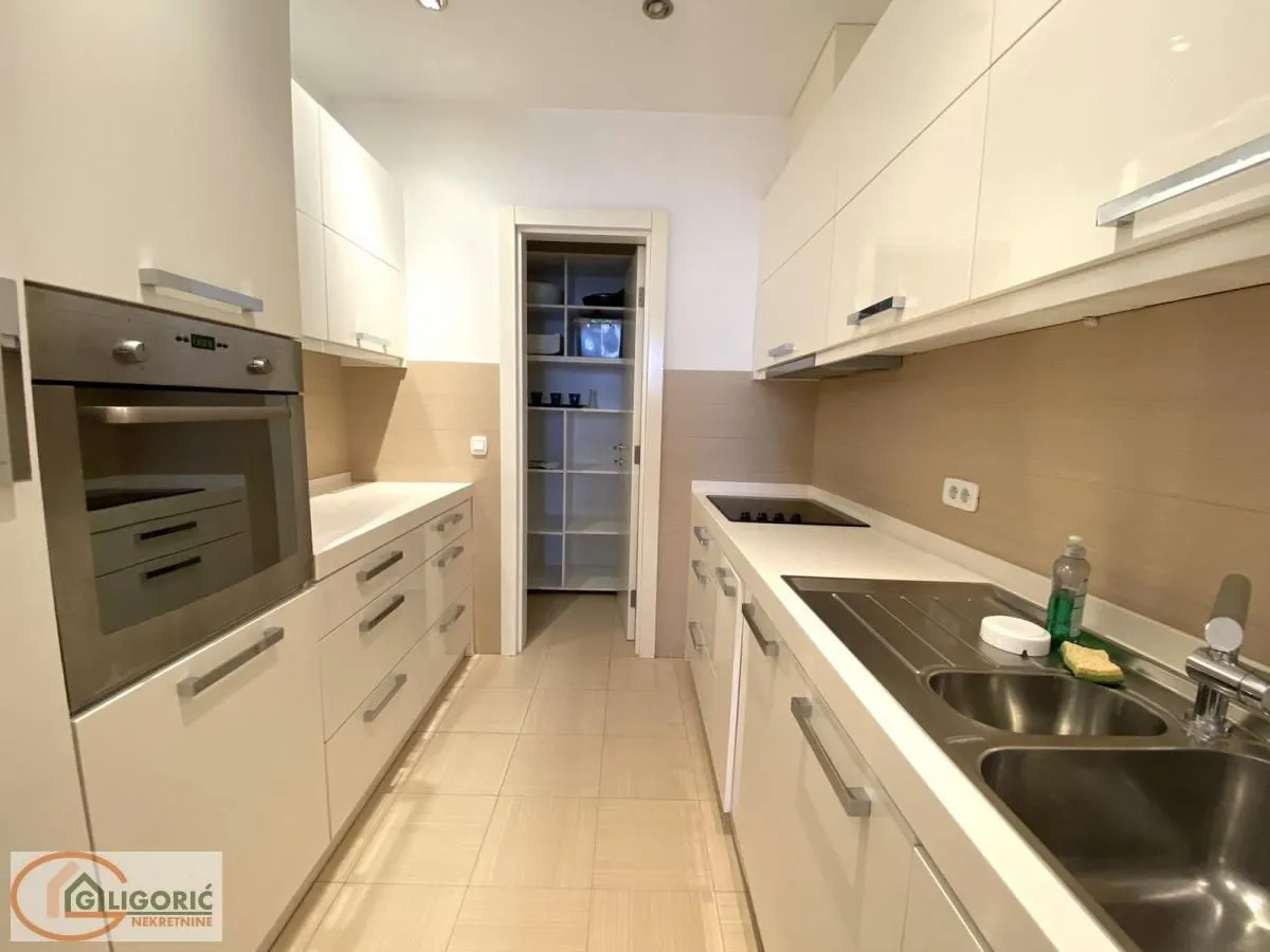 Sale, four bedroom apartment, 122m², Stari Grad, Beograd