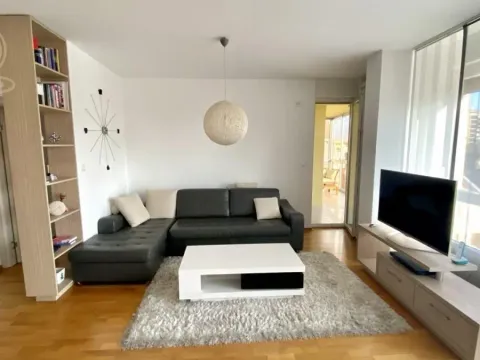 Izdavanje, trosoban stan, 80m², Stari grad, Novi Sad - image 3