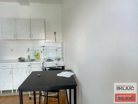 Izdavanje, garsonjera, 25m², Bulevar Oslobodjenja, Novi Sad Sve Podlokacije - image 3