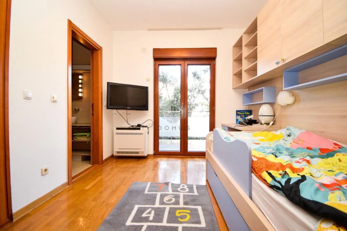 Rent, two bedroom apartment, 160m², Gorica C, Podgorica