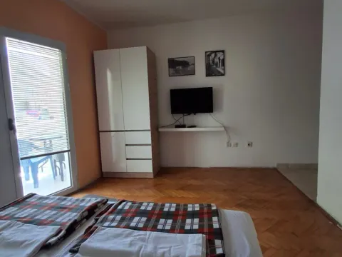 Izdavanje, garsonjera, 25m², Podkošljun, Budva - image 3
