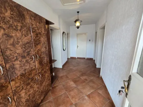 Prodaja, kuća, 180m², Tološi, Podgorica - image 10