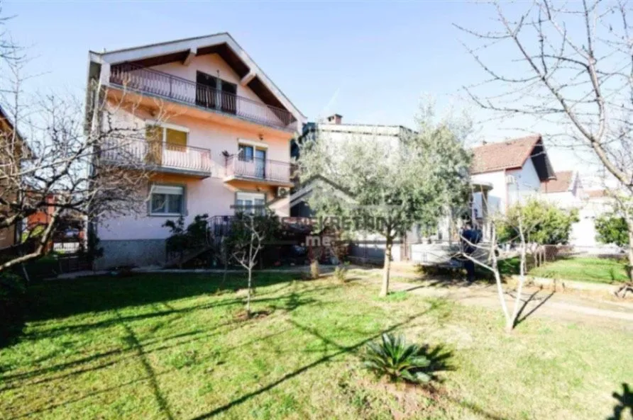 Sale, house, 223m², Stari Aerodrom, Podgorica