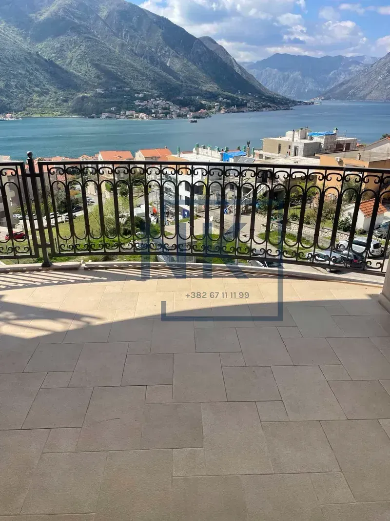 Prodaja, dvosoban stan, 106m², Dobrota, Kotor
