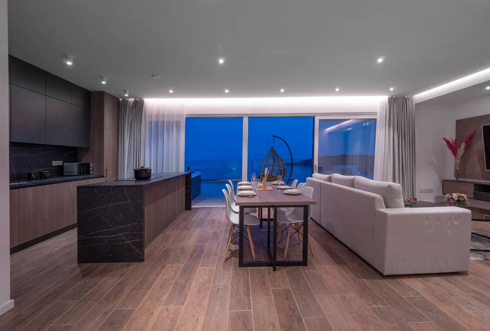 Sale, two bedroom apartment, 140m², Bečići, Budva
