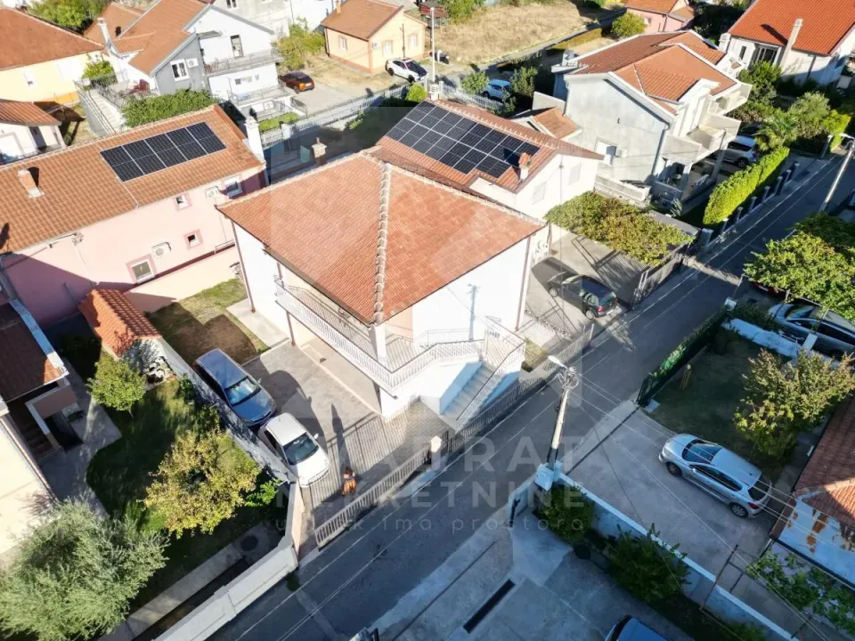Sale, house, 140m², Tološi, Podgorica