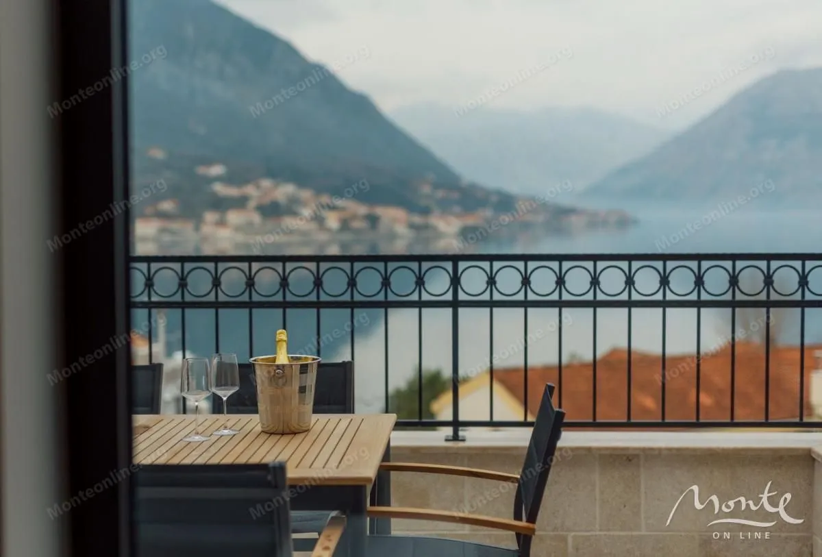 Prodaja, trosoban stan, 191m², Dobrota, Kotor