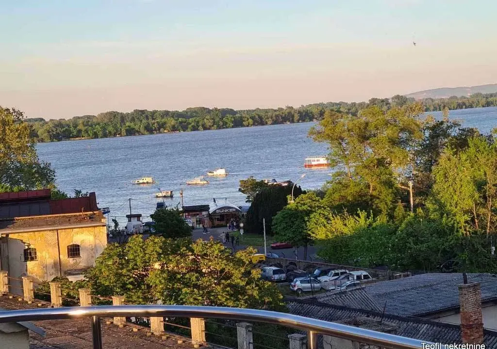 Prodaja, dvosoban stan, 119m², Zemun Kej, Zemun Sve Podlokacije