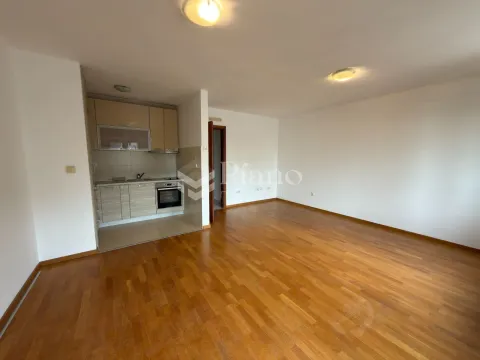 Stan in Tološka šuma