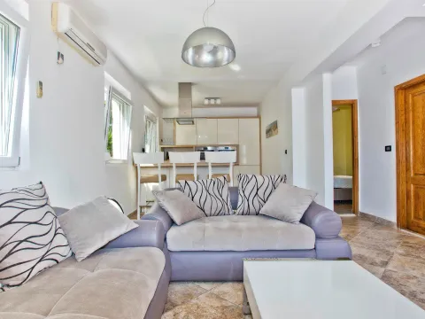 Sale, house, 200m², Muo, Kotor - image 8